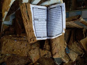 Cara lupus Quran dan buku agama yang rosak kerana banjir