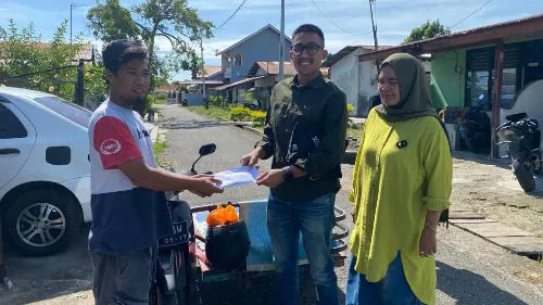 Andre Rosiade Bantu Becak Motor dan Modal Usaha Penjual Ikan di Seberang Padang