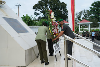 Jelang Peringatan HJ TNI AD ke-76, Kapoksahli Pangdam XIV/ Hasanuddin Pimpin Ziarah di TMP Panaikang