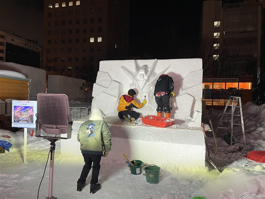 Rising Freedom Gundam Snow Sculpture: Un espectáculo inolvidable en el Festival de Nieve de Sapporo 2024 - 02