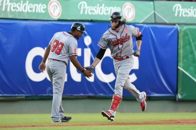 Leones culminan temporada con victoria ante Gigantes en partido decidido en 12 entradas