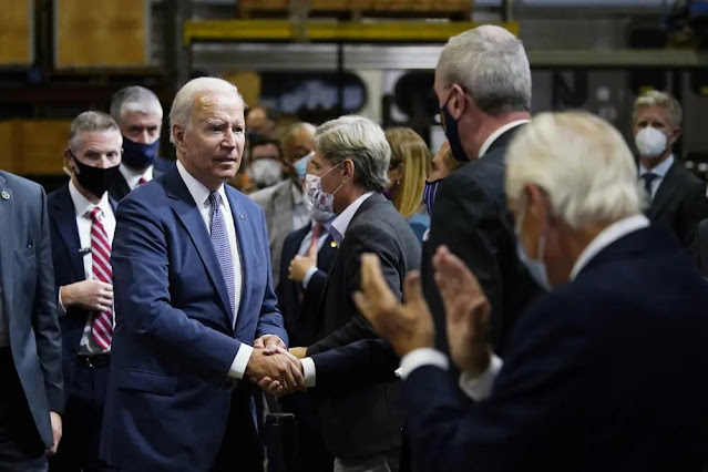 President Biden meets during a promotional event for "Build Back Better" on December 25, 2021. Photo: AP