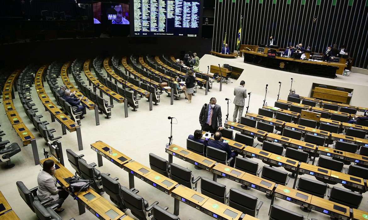 Câmara derruba veto de Bolsonaro e aprova Fundão Eleitoral de R$5,7 bi