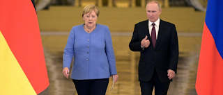 O presidente russo, Vladimir Putin, encontra-se com a chanceler alemã, Angela Merkel. Esta é provavelmente a última cúpula russo-alemã com a participação de Merkel, que está deixando seu posto neste outono.