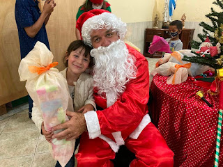 Chegada do Papai Noel marca Natal do CRAS Meudon