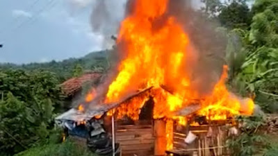 Sebuah Rumah Milik Warga Tanjung Jaya Ludes Terbakar