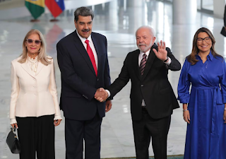 Lula y Maduro con un saludo protocolar