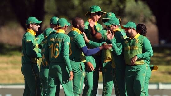 पहले वनडे में भारत को मिली करारी हार:साउथ अफ्रीका ने 31 रन से हराया, सीरीज में 1-0 से आगे