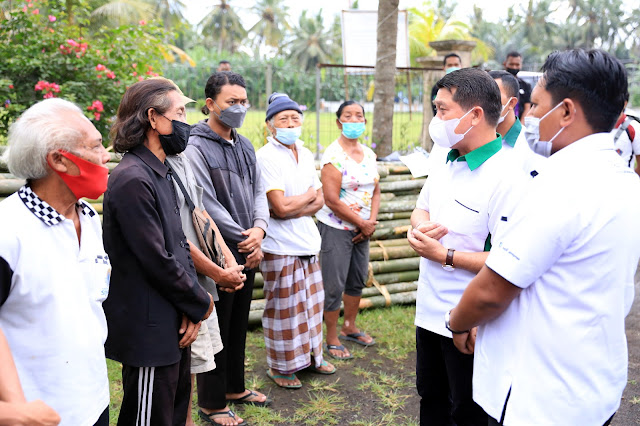   Bupati Suwirta Serahkan Bantuan Pemberdayaan Program Rutilahu