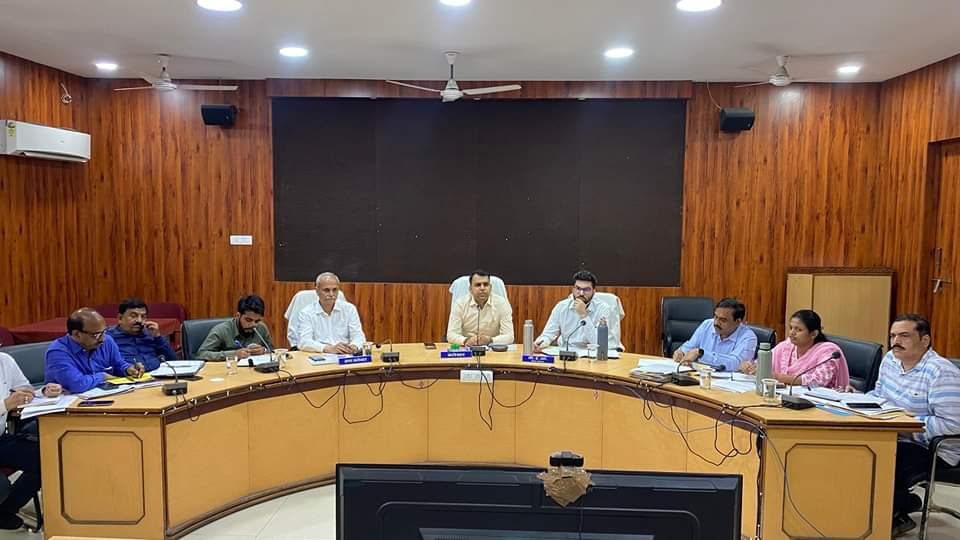 हितग्राहियों को शासन की योजनाओं से सर्वोच्च प्राथमिकता के साथ लाभान्वित करें