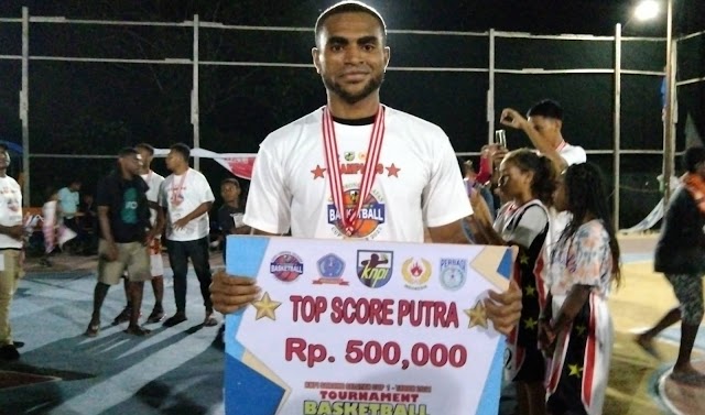 Marlon Howay Cetus Top Skor Turnamen Basket Ball KNPI Sorong Selatan