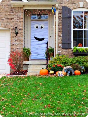 How to make a mummy door for Halloween