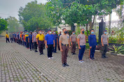 Peringati HUT Satpam ke-41, Sat Binmas Polres Tulungagung Bersama Satpam Bersihkan TMP