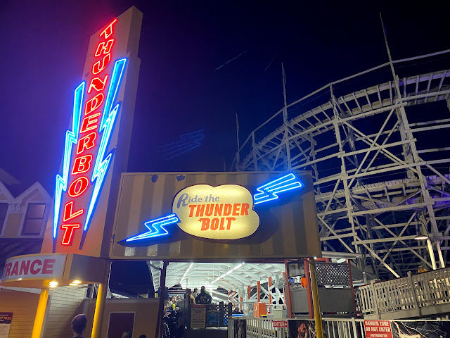 Thunderbolt Wooden Roller Coaster At Night Six Flags New England