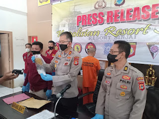 Kapolres Sinjai AKBP Rachmat Sumekar Pimpin Press Release Ungkap Kasus Narkotika Jenis Sabu 99.38 Gram