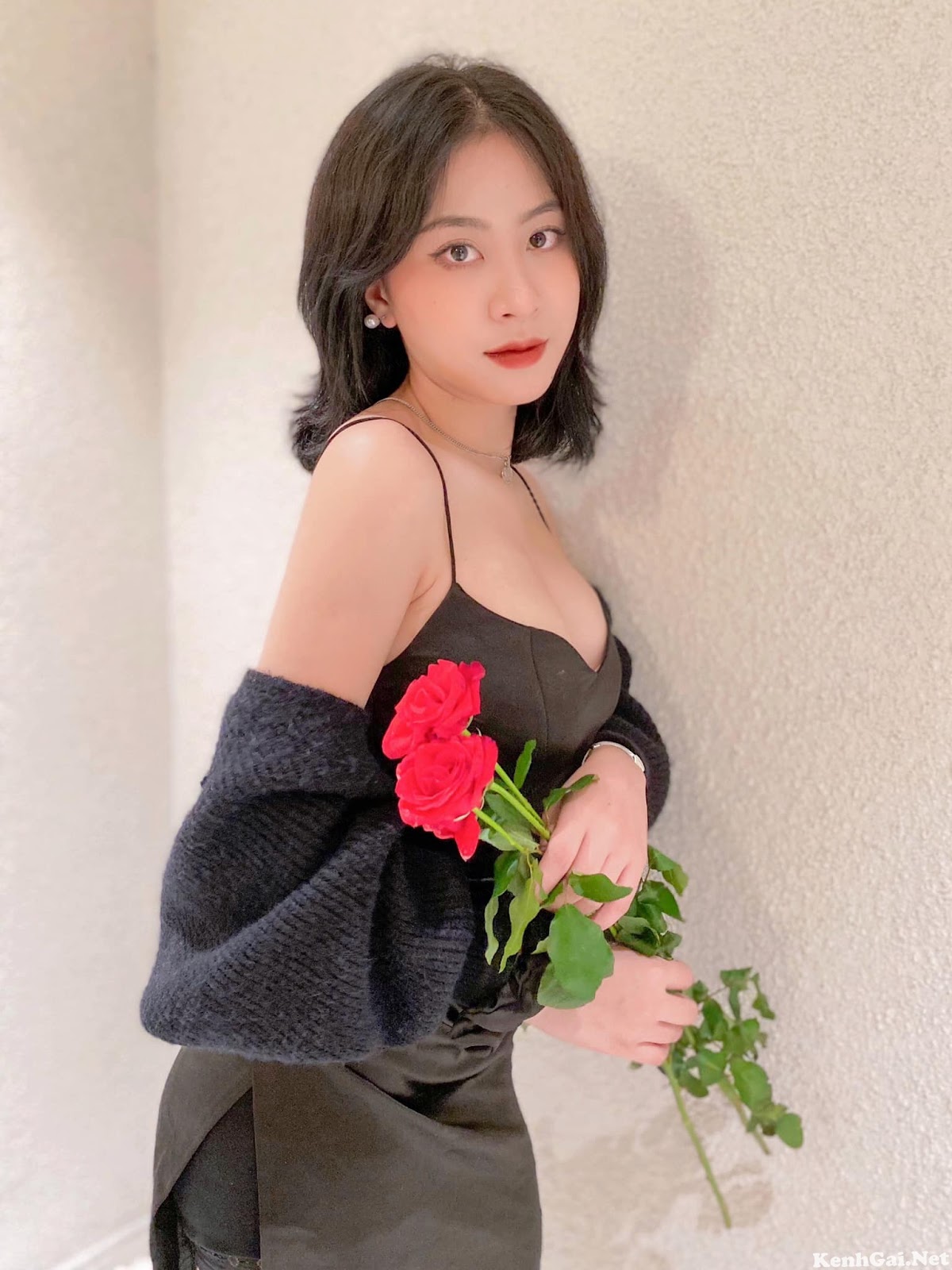 Nguyệt Hà: Would you like to hang out with me now?