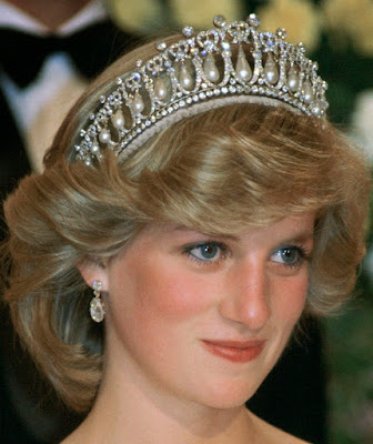 cambridge lovers knot tiara queen mary united kingdom princess diana wales pearl e. wolff garrard