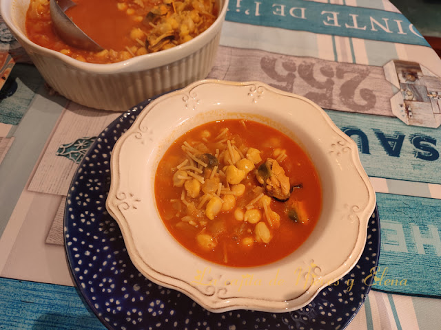 Garbanzos con fideos y mejillones de lata en Thermomix