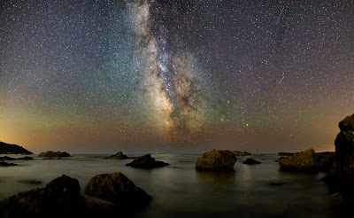 Stars over the sea - Photo by Luca Baggio on Unsplash
