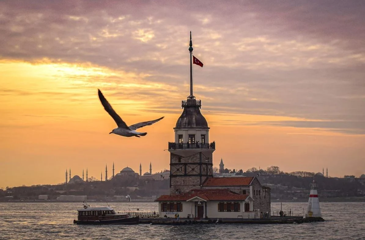 Konstantinopolis adı ne zaman İstanbul olarak değişti ve İstanbul'un eski isimleri nelerdi?