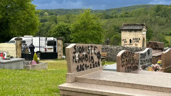 France: Cemetery Desecrated