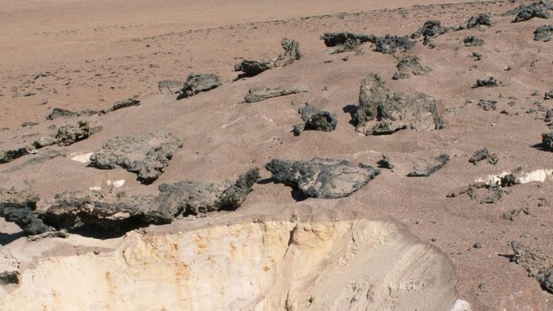 “Campos de vidro” do deserto do Atacama resultaram da explosão de cometa. Entenda
