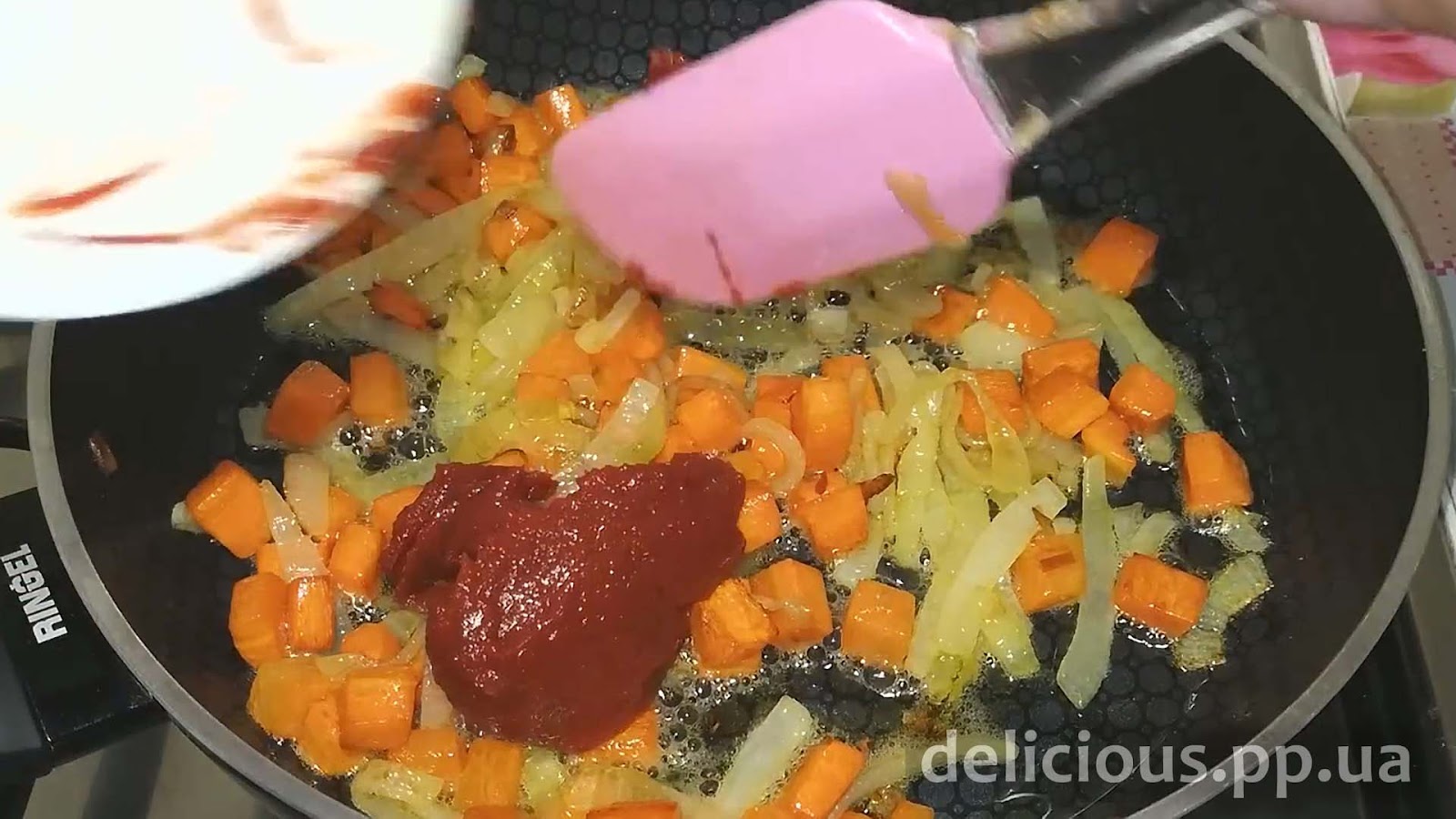 Фото приготовления рецепта: «Фасоль в соусе на сковороде.» - шаг №3