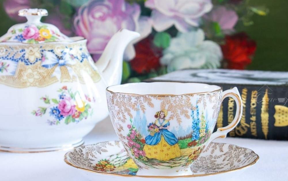 Relevant Tea Leaf: The Crinoline Lady and More