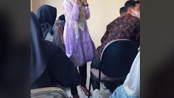 Viral!! mahasiswa dan dosen memakai baju couple tanpa disengaja