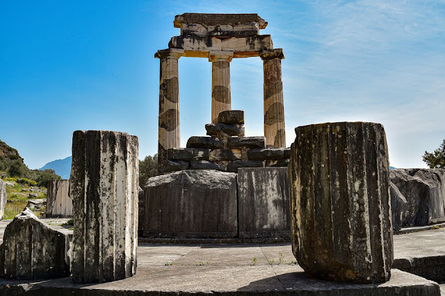 Τα μυστικά των Δελφών: Ο καθηγητής Μάικλ Σκοτ εξηγεί την αρχή, την ακμή και το τέλος του «Κέντρου του Αρχαίου Κόσμου»