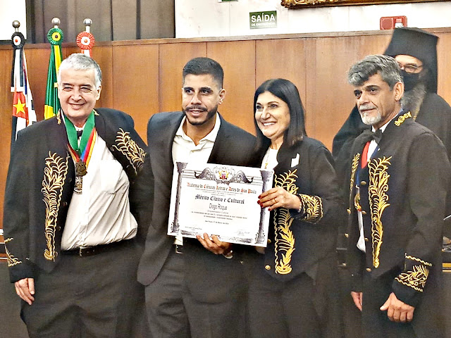 Roberto Ferrari - President of ACLASP, flanked by cultural entrepreneur Diogo Roque (right) and other members of the Academy