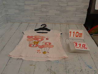 中古品　子供服　１１０ｃｍ　リラックマプリント　ピンク　半袖Ｔシャツ　１１０円