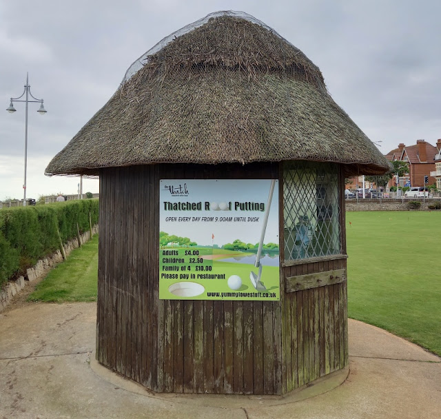 Thatched Roof Putting at Kirkley Cliff in Lowestoft