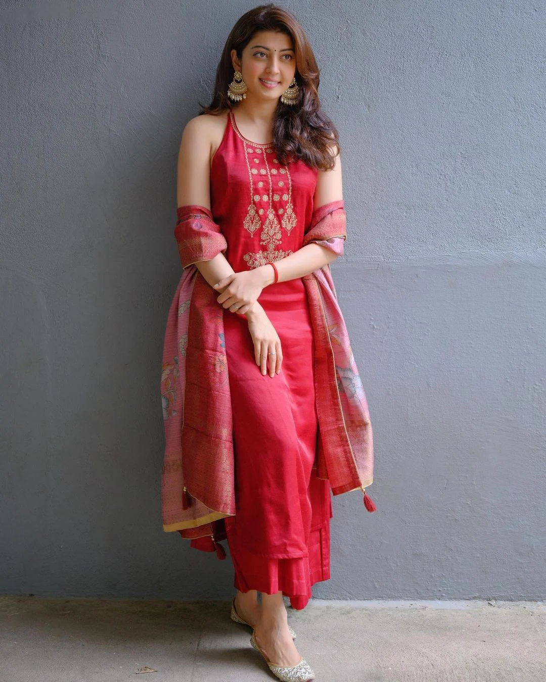 18 Hot & Sizzling Photo’s of Pranitha | Pranitha Subhash Hot, Sexy & Latest Photos