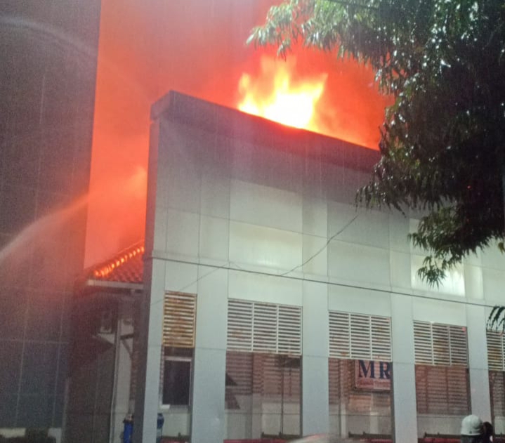 Diduga Korsleting Listrik, RSUP Kariadi Semarang Terbakar