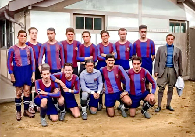 📸F. C. BARCELONA 📆11 noviembre 1926 ⬆️Sancho, Mas, Samitier, Piera, Pedrol, Sagi, Carulla, Montané, Jack Domby (alias de Richard Kohn). ⬇️Tonijuan (no jugó), Arnau, Llorens, Sastre y Torralba (no jugó). RED STAR OLYMPIQUE 1 🆚 F. C. BARCELONA 4 Jueves 11/11/1926, 14:45 horas. Partido amistoso. París, Francia, Stade Velodrome de Buffalo: 22.000 espectadores. GOLES: ⚽0-1: 4’, Sagi Barba. ⚽1-1: 15’, Nicolas. ⚽1-2: 18’, Samitier. ⚽1-3: 20’, Samitier. ⚽1-4: 83’, Samitier.