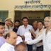 स्वर्णकार समाज ने किया विरोध प्रदर्शन : मुख्यमंत्री के नाम नायब तहसीलदार को सौंपा ज्ञापनश्री डूंगरगढ़ लापता छात्रा का मामला समाज की बेटी को सुरक्षित घर पहुंचाने की मांग 4 दिनों से लापता छात्रा का नहीं लगा अभी तक कोई सुराग परिजन लगा रहे हैं मुस्लिम शिक्षिका पर बहला-फुसलाकर भगा ले जाने का आरोप।