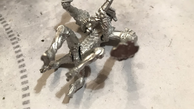 Why is my metal so textured? Even with water :(. I can't seem to get it  smooth any tips or should I change from citadel metallics? :  r/AdeptusMechanicus