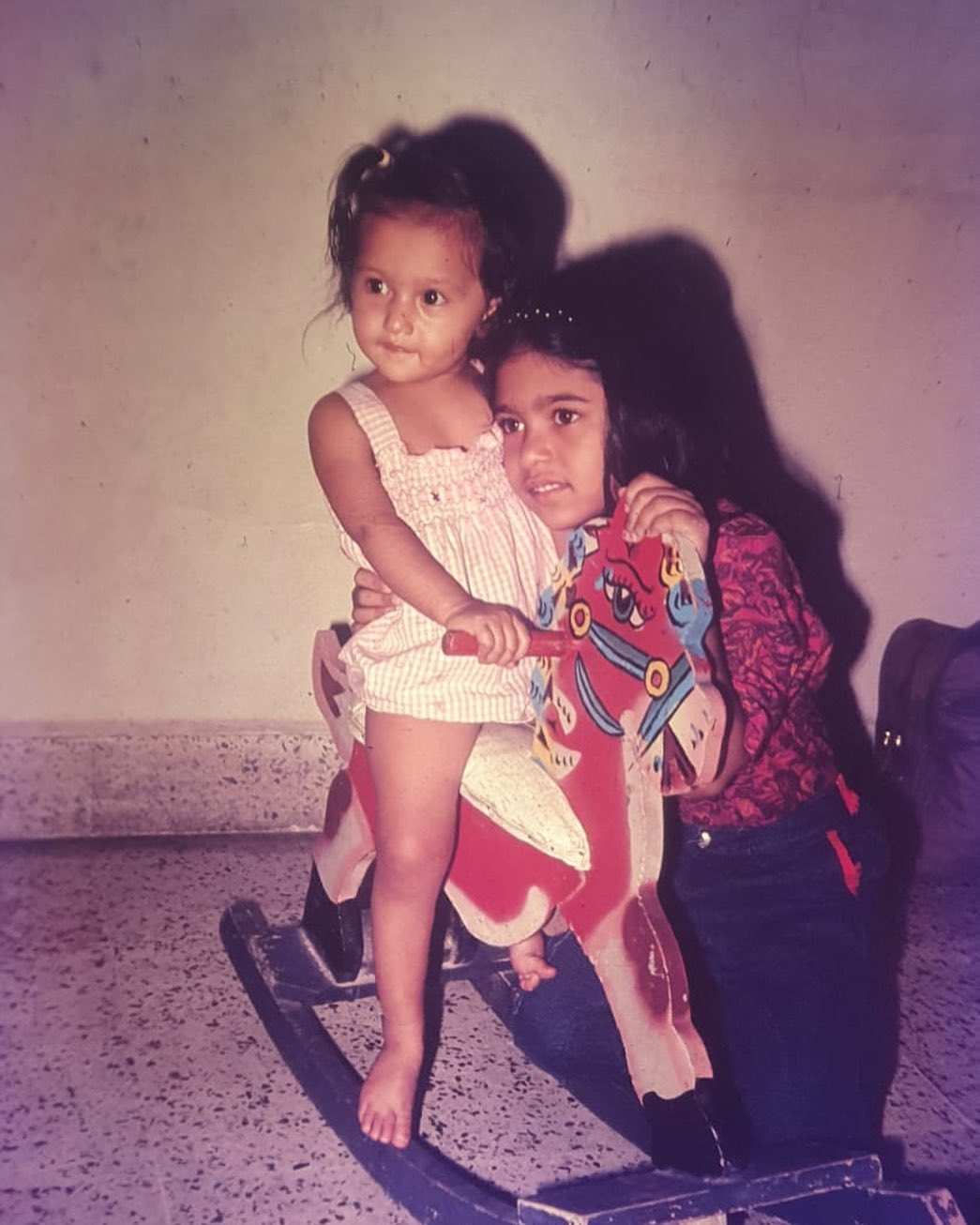 Marathi Actress Mrunmayee Deshpande Rao (right) Childhood Pic with her younger sister Gautami Deshpande | Marathi Actress Mrunmayee Deshpande Rao Childhood Photos | Real-Life Photos