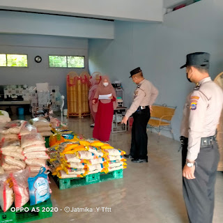 Unit Samapta Polsek Mantrijeron Sambangi Toko sembako