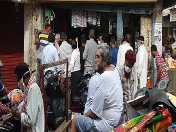 Side Effects of Lockdowns in Chhattisgarh, लॉकडाउन के हल्ले ने बढ़ाए दाम : जरूरी सामान में 5 से 50 रुपए बढ़े, खाने का तेल 100 रुपए महंगा 7 का गुड़ाखू 15 में