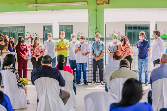 Dia do Professor: Cícero Lucena autoriza reforma da 12ª escola e professores ganham kindles