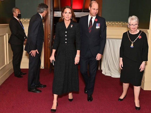 Kate Middleton wore a evening tweed dress by Eponine. Countess wore a dress by Max Mara. Collingwood pearl earrings