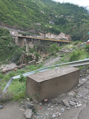 Crossing the bridge  on River Alaknanda on way to Rudraprayag.