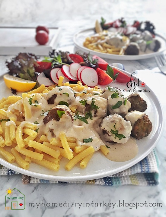 IKEA copycat meatball / Swedish meatball with gravy. Recipe with video. | Çitra's Home Diary. #swedishmeatballs #IKEAmeatballsrecipe #resepbolaboladagingIKEA #IKEAgravy #videorecipe