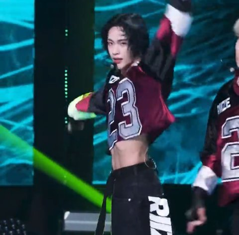 [Pann] WONBIN’S STOMACH IS SERIOUSLY FLAT…