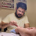 Manicuro faz sucesso entre clientes de salão de beleza no interior de SP