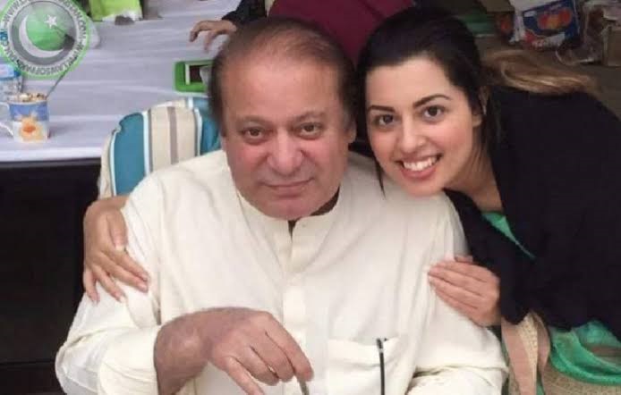 SHOWBIZ ARTICLES Unseen Pictures of Pakistani Politicians With Their Daughters