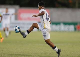 Pantoja imparable dispone 1-4 Atlético Vega Real