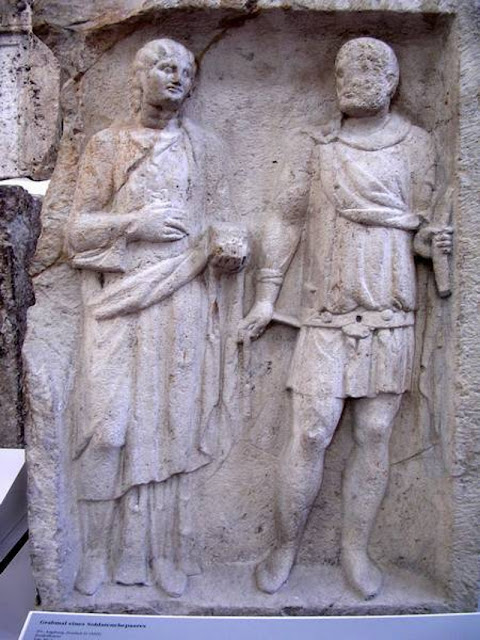 Стела с изображением солдата и его супруги, первая половина III века